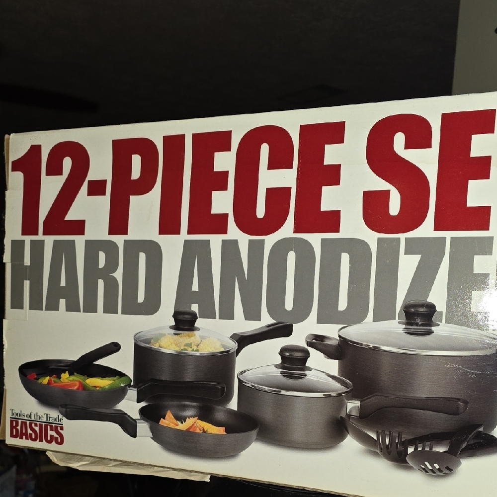 New Macys Tools Of The Trade Basics Hard Anodized 12-Piece Cookware Set - Black